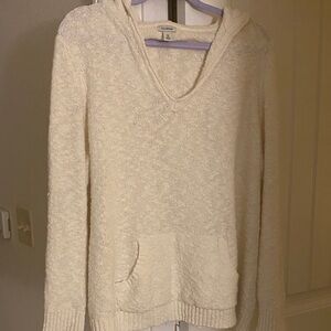 LL Bean Women's Cream V-Neck Sweater